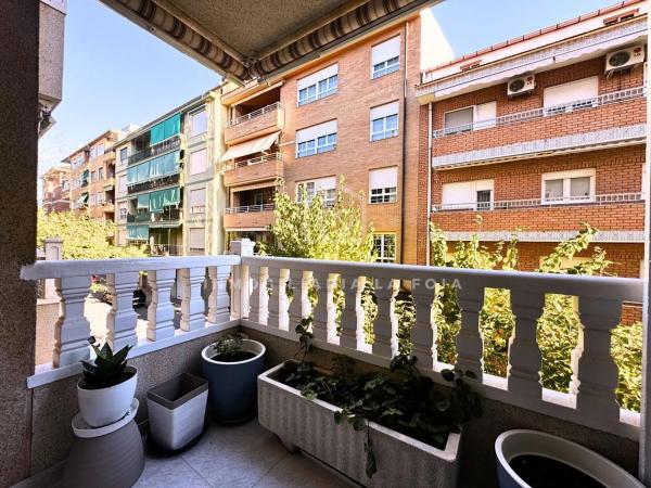 Piso en calle Castalla, 38