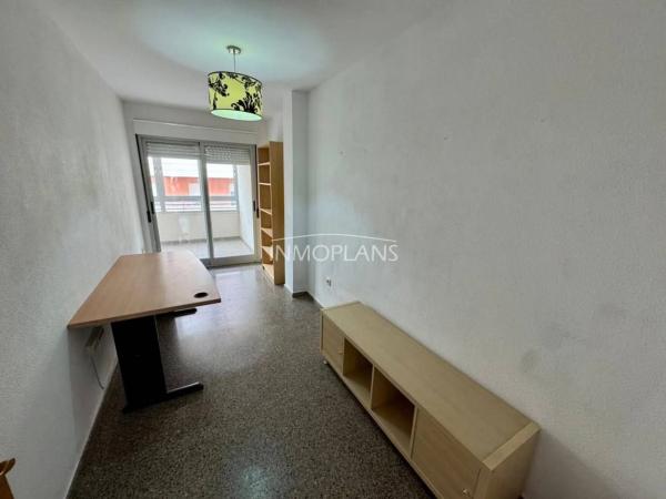 Piso en travesía dels Quatre Camins