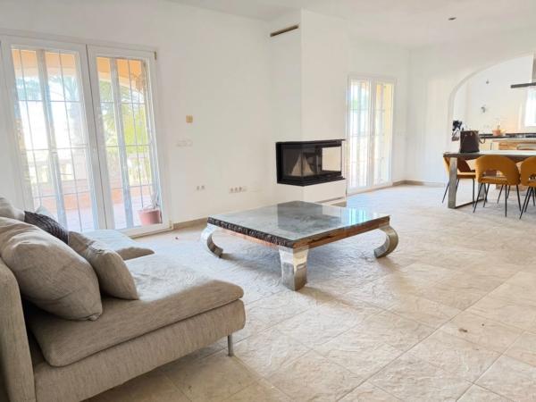 Casa independiente en avenida de la Marina