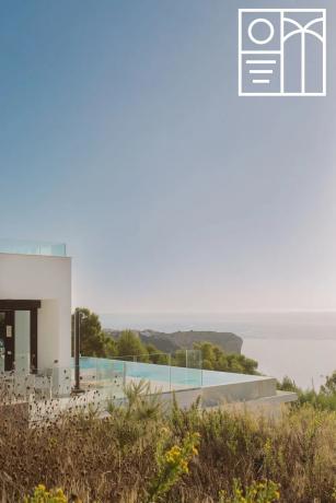 Casa independiente en calle Lirios, 129