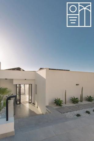 Casa independiente en calle Lirios, 129