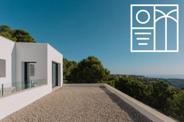 Casa independiente en calle Lirios, 129