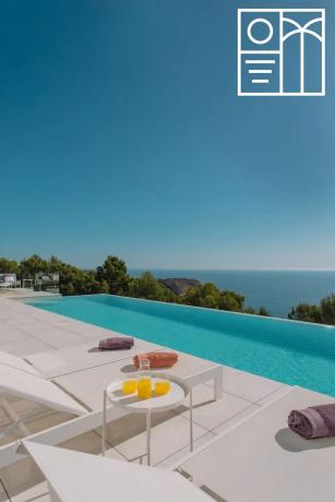 Casa independiente en calle Lirios, 129