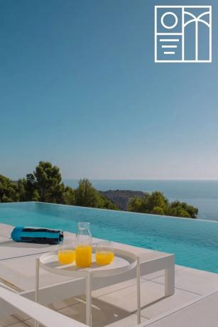 Casa independiente en calle Lirios, 129