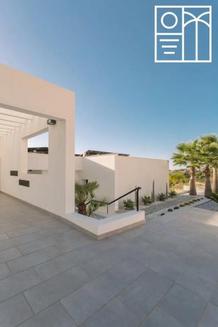 Casa independiente en calle Lirios, 129