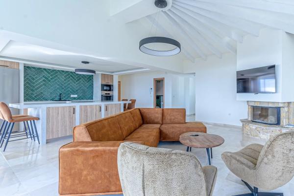 Chalet adosado en Urbanización Cumbre del Sol