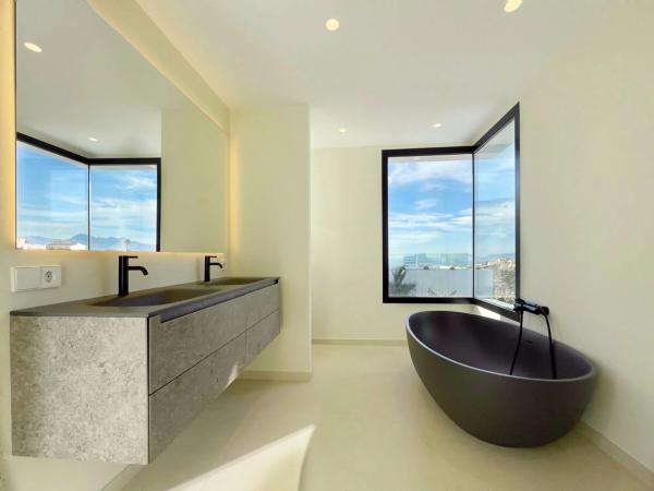 Casa independiente en calle Magnolias