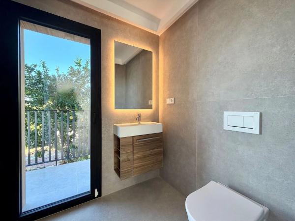 Casa independiente en calle Orquidia