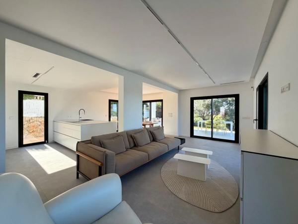 Casa independiente en calle Orquidia