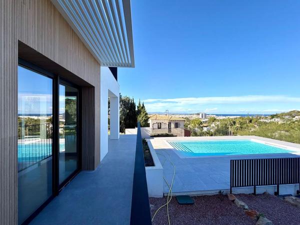 Casa independiente en calle Orquidia