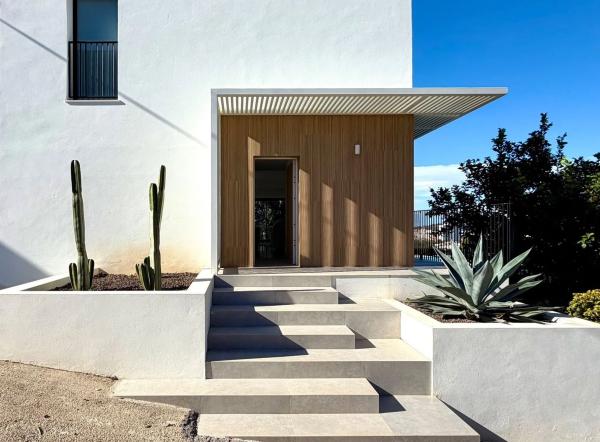 Casa independiente en calle Orquidia