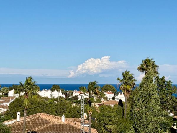 Casa independiente en calle Orquidia