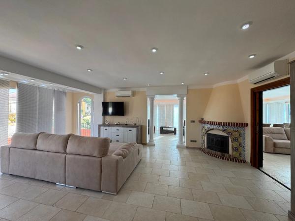 Casa independiente en calle Mimas