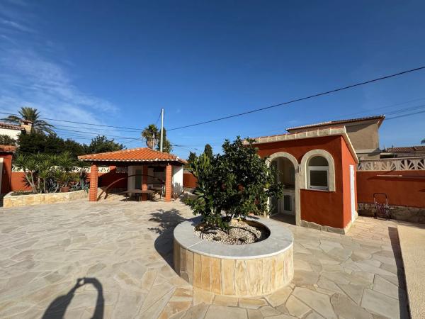 Casa independiente en calle Mimas