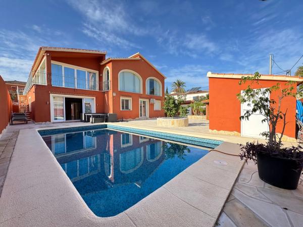 Casa independiente en calle Mimas