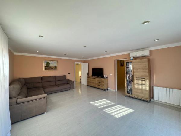 Casa independiente en calle Mimas