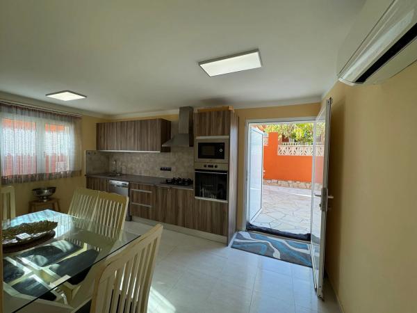 Casa independiente en calle Mimas