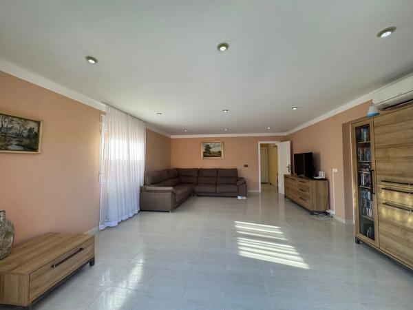 Casa independiente en calle Mimas