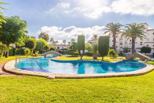 Chalet pareado en Urbanización la Isla