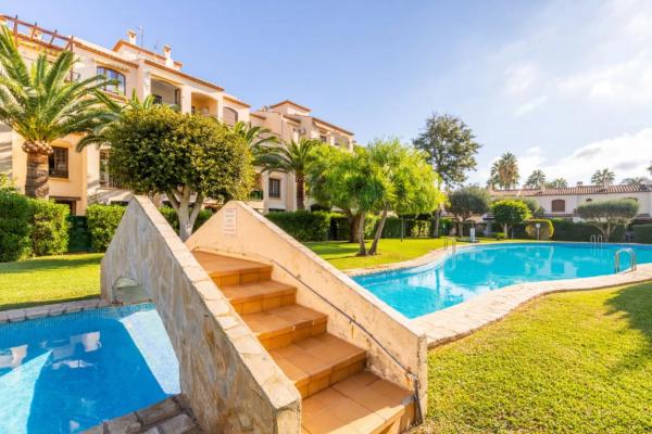 Chalet pareado en Urbanización la Isla