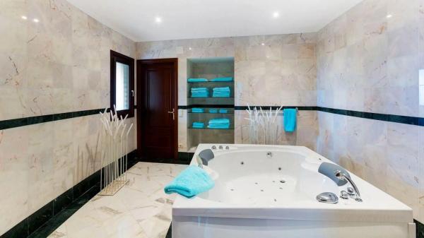 Casa independiente en calle Gabriel Faure