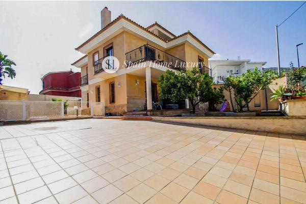 Casa independiente en calle la Cabanya