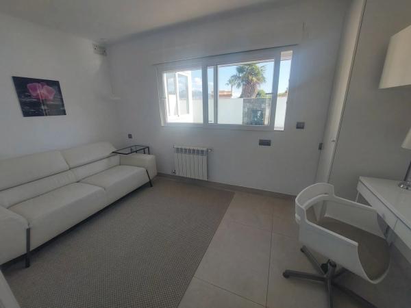 Casa independiente en calle Albatros