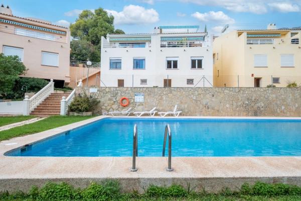 Chalet pareado en avenida Bernia