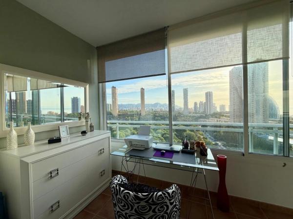 Piso en calle Presidente Adolfo Suárez, 20