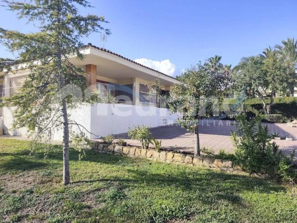 Casa independiente en calle Sorolla, 117