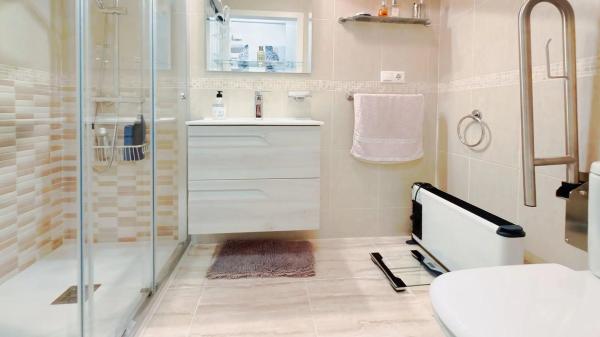 Piso en calle Presidente Adolfo Suárez, 18