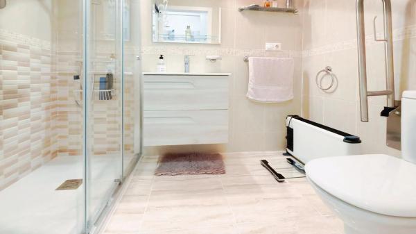 Piso en calle Presidente Adolfo Suárez, 18