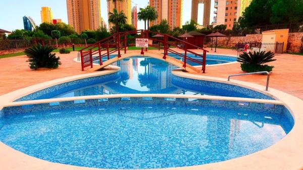 Piso en calle Presidente Adolfo Suárez, 18