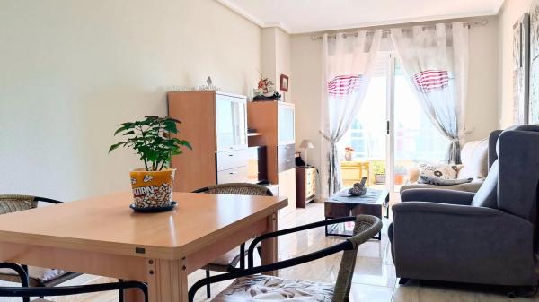 Piso en calle Presidente Adolfo Suárez, 18