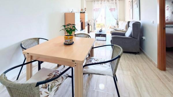 Piso en calle Presidente Adolfo Suárez, 18