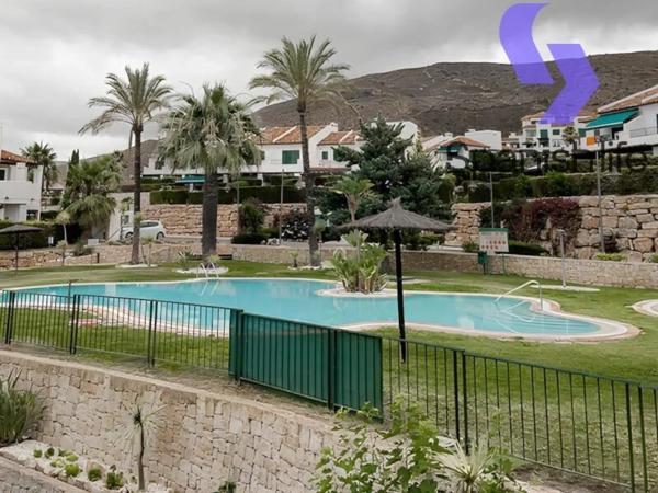 Chalet adosado en calle Atenas