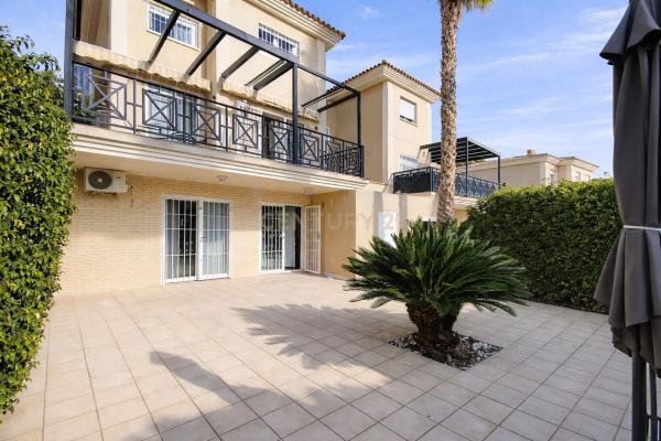 Chalet adosado en avenida Serra D'Aitana, 18