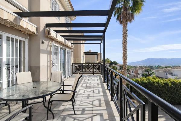 Chalet adosado en avenida Serra D'Aitana, 18