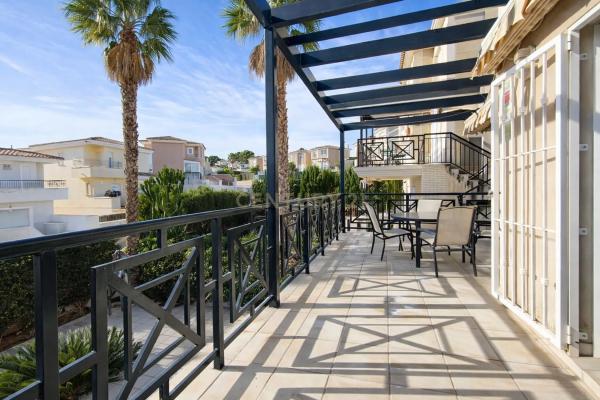 Chalet adosado en avenida Serra D'Aitana, 18