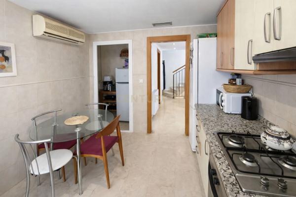 Chalet adosado en avenida Serra D'Aitana, 18