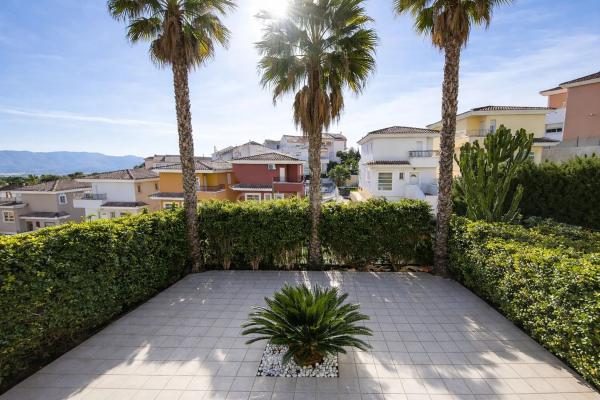 Chalet adosado en avenida Serra D'Aitana, 18