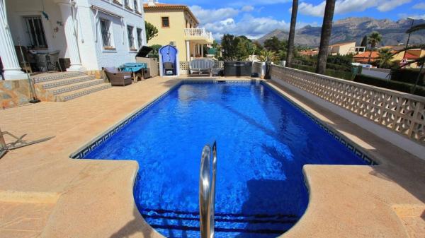 Casa independiente en calle Helsinki