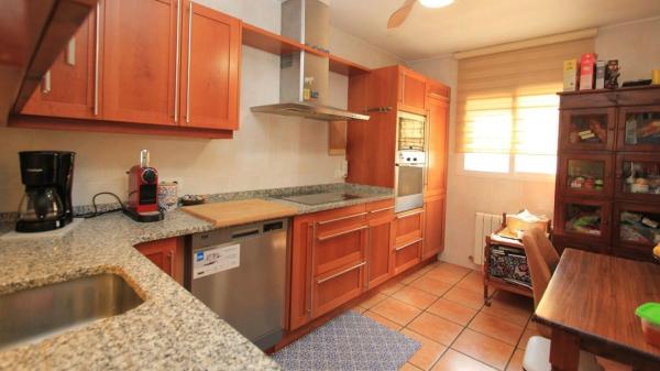 Casa independiente en calle Helsinki