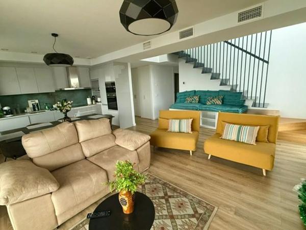 Dúplex en calle Edeta