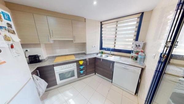 Piso en avenida Rosa dels Vents