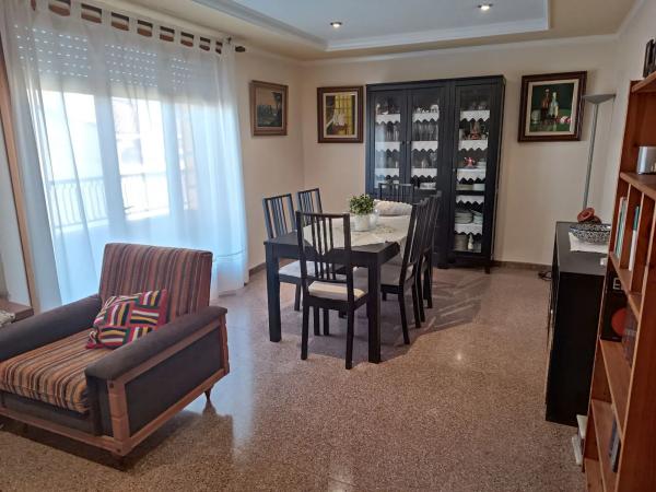 Piso en plaza de Santa María Magdalena