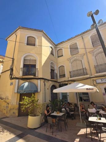 Casa independiente en plaza de la Sala