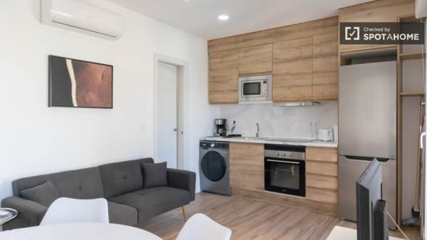 Piso de 4 habitaciones en alquiler en Puerta del Ángel