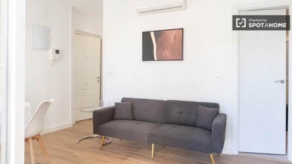 Piso de 4 habitaciones en alquiler en Puerta del Ángel