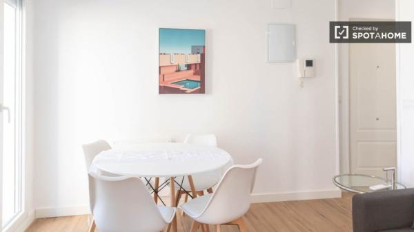 Piso de 4 habitaciones en alquiler en Puerta del Ángel